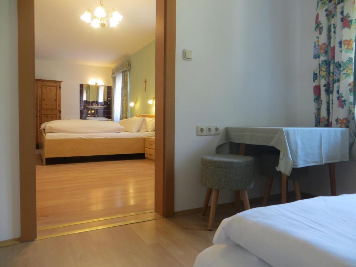 Hotel Garni Haus Jagerwirt Fuschl am See Pokoj fotografie